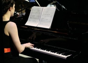 Genevive Holmes playing Greig Piano Concerto